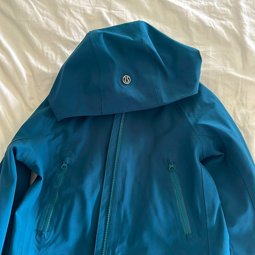 Lululemon water resistant jacket